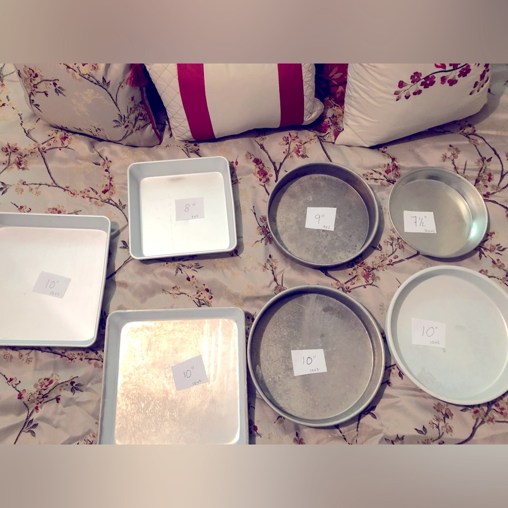 Set of Round and Square Baking Pans